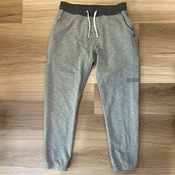 Vuori Men’s Balboa Joggers Sweatpants Grey Pants
Size Medium performance wear - Picture 2 of 8